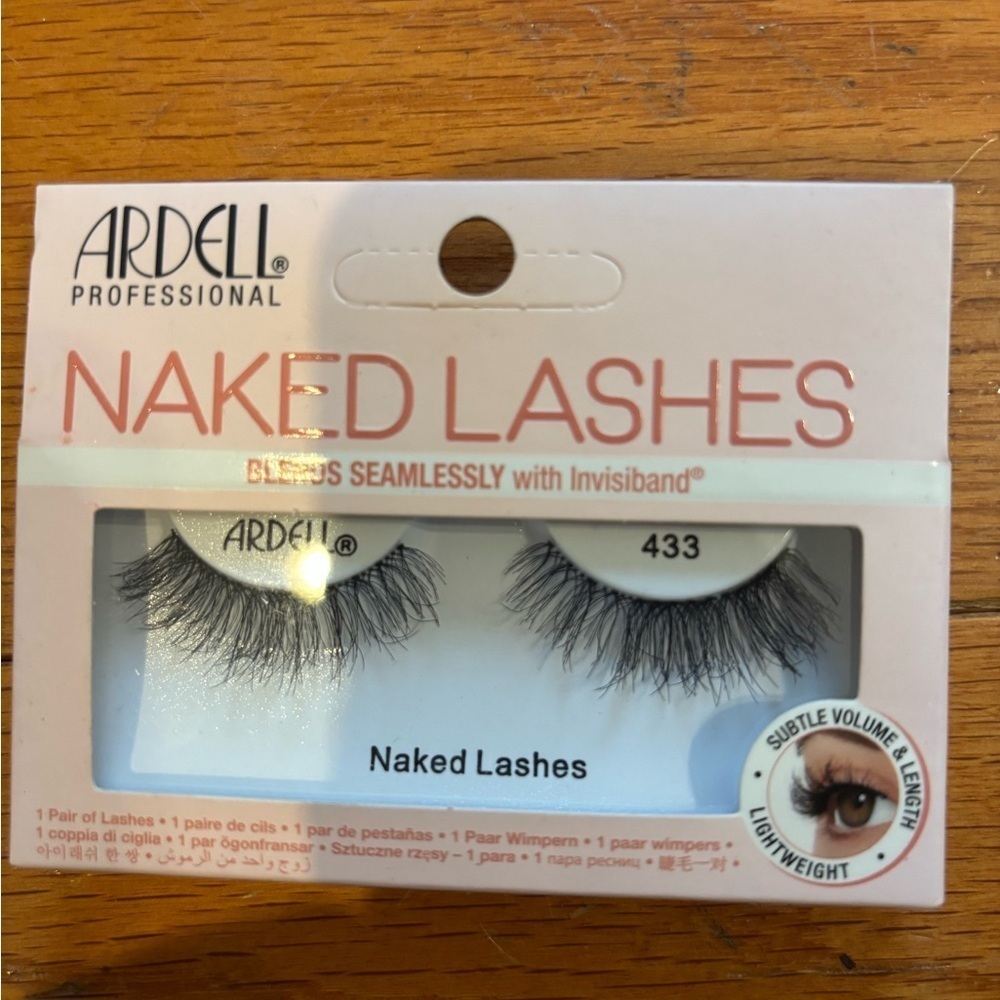 Ardell professional Naked Lashes 433 Blends Seamlessly With Invisiband